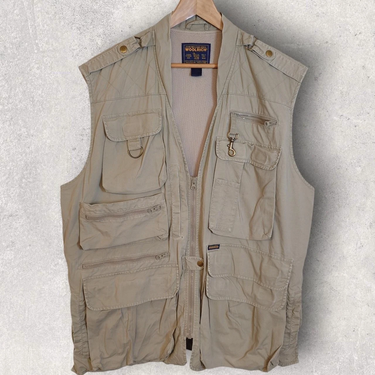 mens Woolrich outdoor multi pocket fishing vest, XL