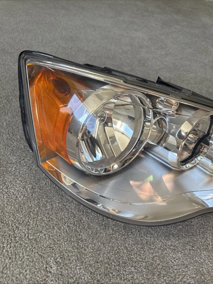 P20871 2008-2016 Dodge Caravan Chrysler Town & Country Headlight HALOGEN RH OEM - Изображение 2 из 4