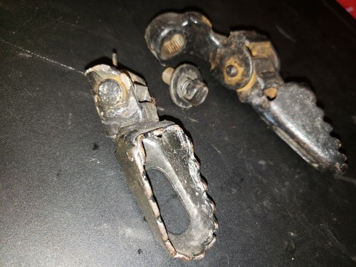 YZ80 Foot Pegs , 1991 YZ 80 , OEM ,Yamaha - Picture 2 of 8