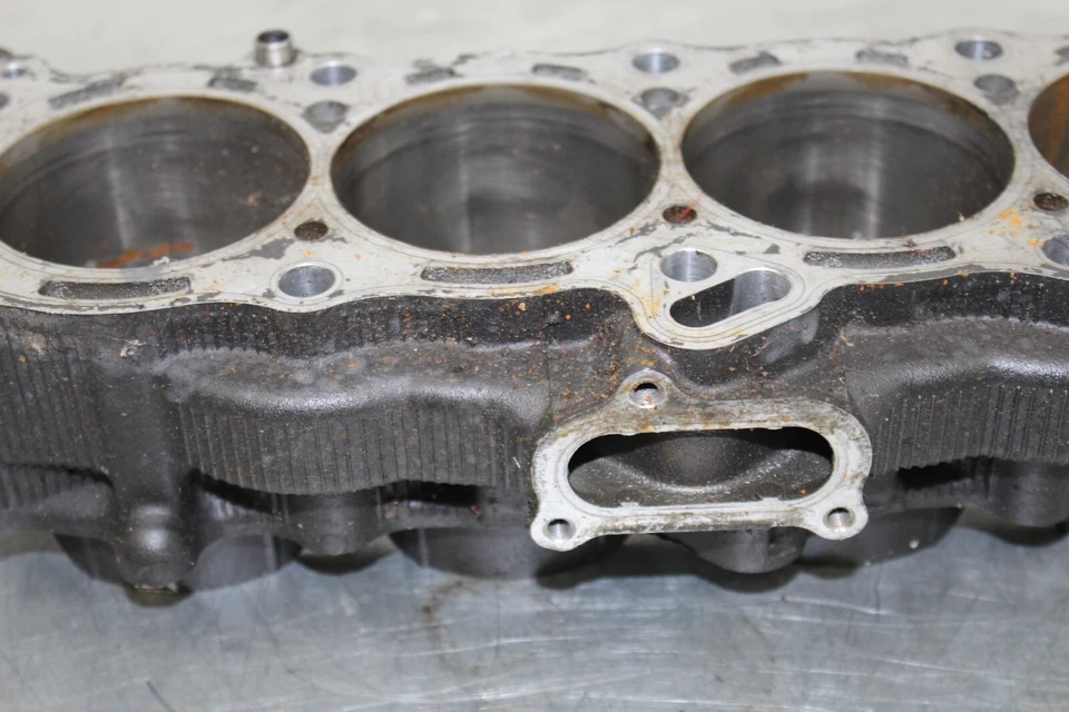 YAMAHA FZ1 FZS1 YZF R1 MOTOR PISTÓN CILINDROS BLOQUE JARRA 5VY-11311-10-00 Foto 3 de 4