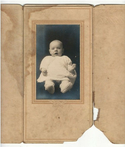 Dreifach faltbare Schrankkarte Baby antik Foto schwarz-weiß Säugling/Kind um 1800 - Bild 1 von 3