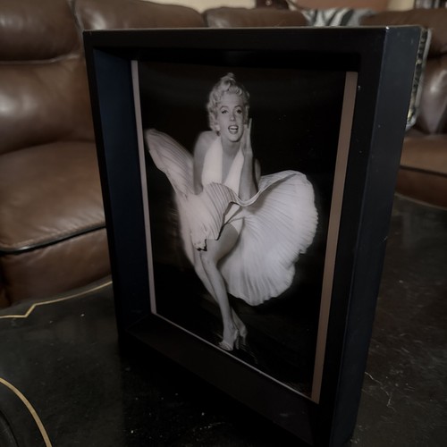Marilyn Monroe Holographic 3D Photo in Black Box Frame 11" x 9" HTF SEE DETAIL - Picture 4 of 10