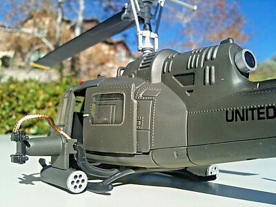 Hélicoptère UH-1 Huey Corgi 1/48 - Gunship Guerre Du Vietnam - Modèle Réduit