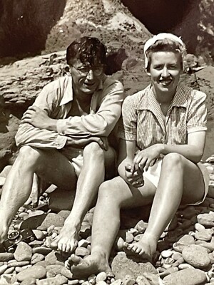 U1 Photo Cute Couple No Shoes Nice Leg Pretty Woman Handsome Man Feet 1940's