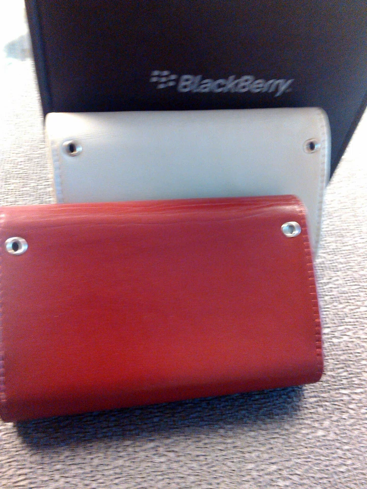 FUNDA + CORREA DE CUERO BLACKBERRY ORIGINAL 9900 9630 9650 compatible con muchos modelos Foto 2 de 2