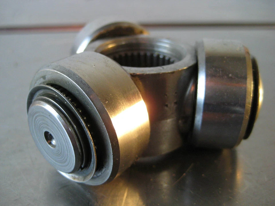 Conjunto de tripé de eixo General Motors Chevy Pontiac Buick Olds CV - 32 spline - Imagem 2 de 4