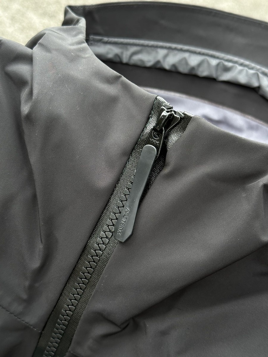 Arc'teryx Men's Alpha SV7 Green Black Gold Jacket IVORY Arc'teryx Men's Alpha SV7 Green Black Gold Jacket IVORY