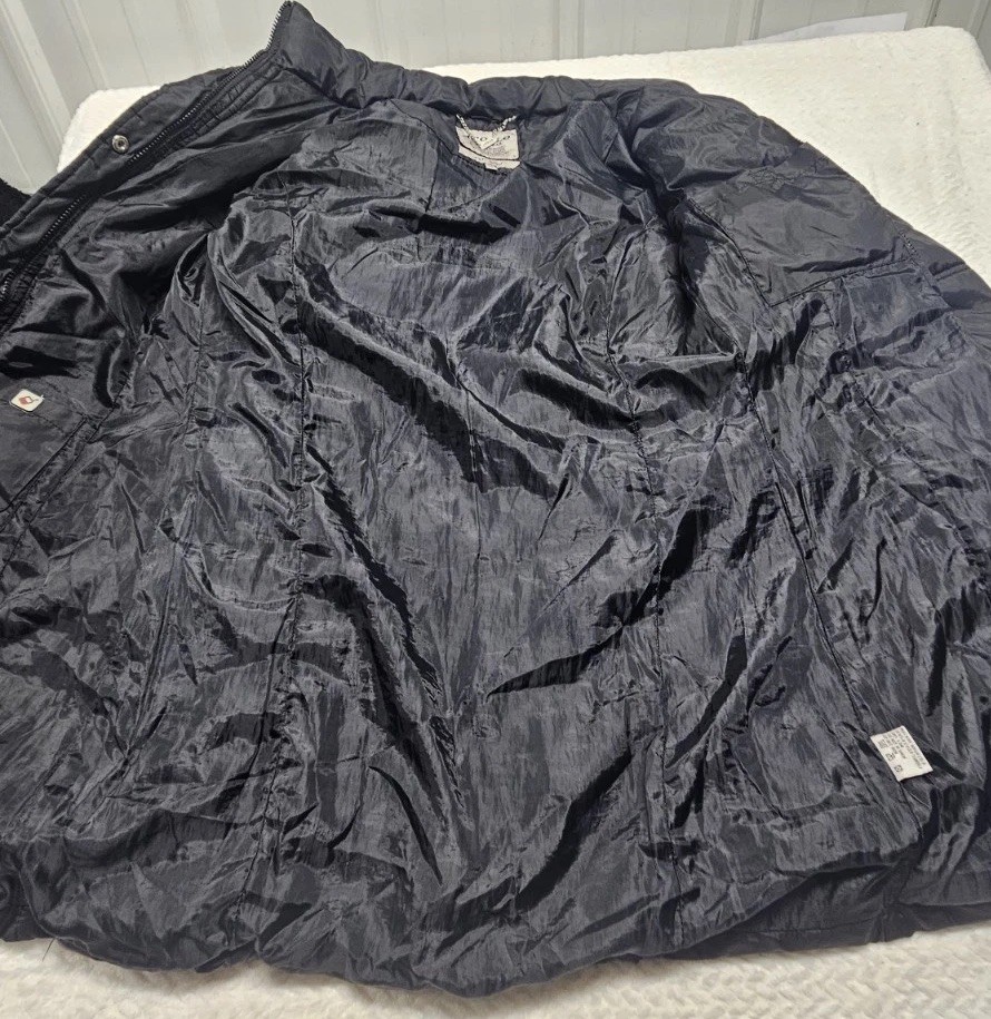 Puffer Jacket Women’s Medium Black  Outerwear But… - image 6