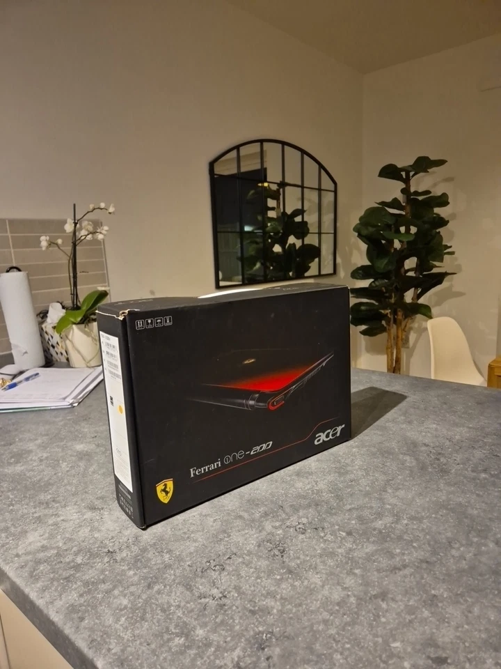 Acer Ferrari One 200 Laptop 4GB RAM, WIn 10 Pro,ORIGINAL  BOX + FAST UK🇬🇧 POST - Image 3 of 4