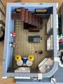 LEGO Assembly Square 10255 100% Complete & Instructions Creator Expert -mm