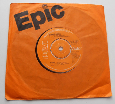 DAVID BOWIE FAME / RIGHT 1975