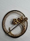 Vintage Gold-Tone Floral Circle Brooch with Pearl Accent — photo 2