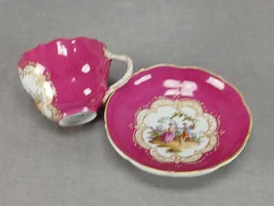 最終お値下げ　Meissen　2001年 イヤープレー　「郵便船ソルヴェイ」 Meissen Hand Painted Watteau Scene Cranberry & Gold Tea Cup