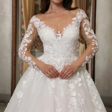 Elegant Tulle Wedding Dresses V Neck Lace Applique Illusion Buttons Bridal Gowns