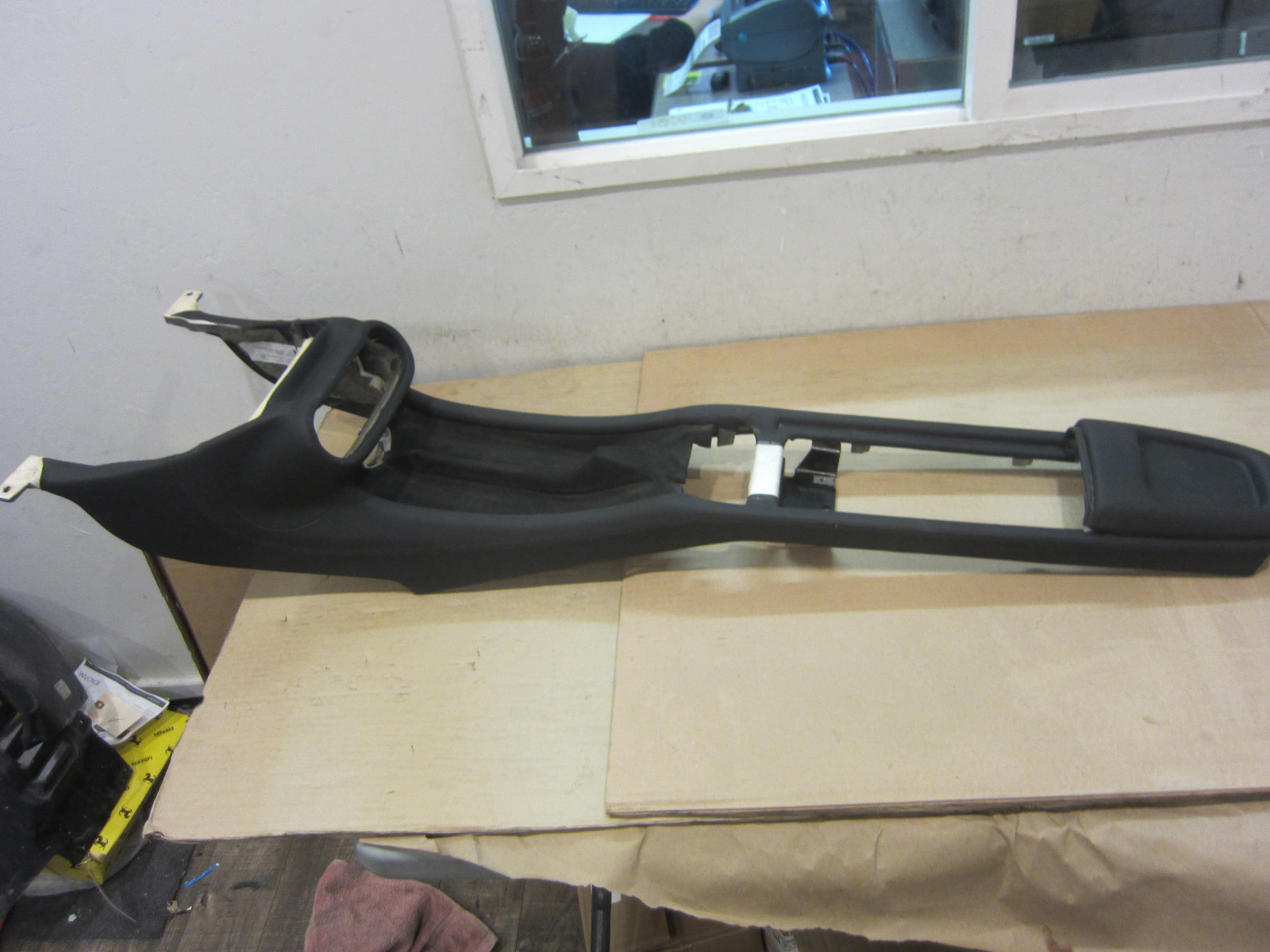 Ferrari California - Center Tunnel /Console - Black - P/N 81302300