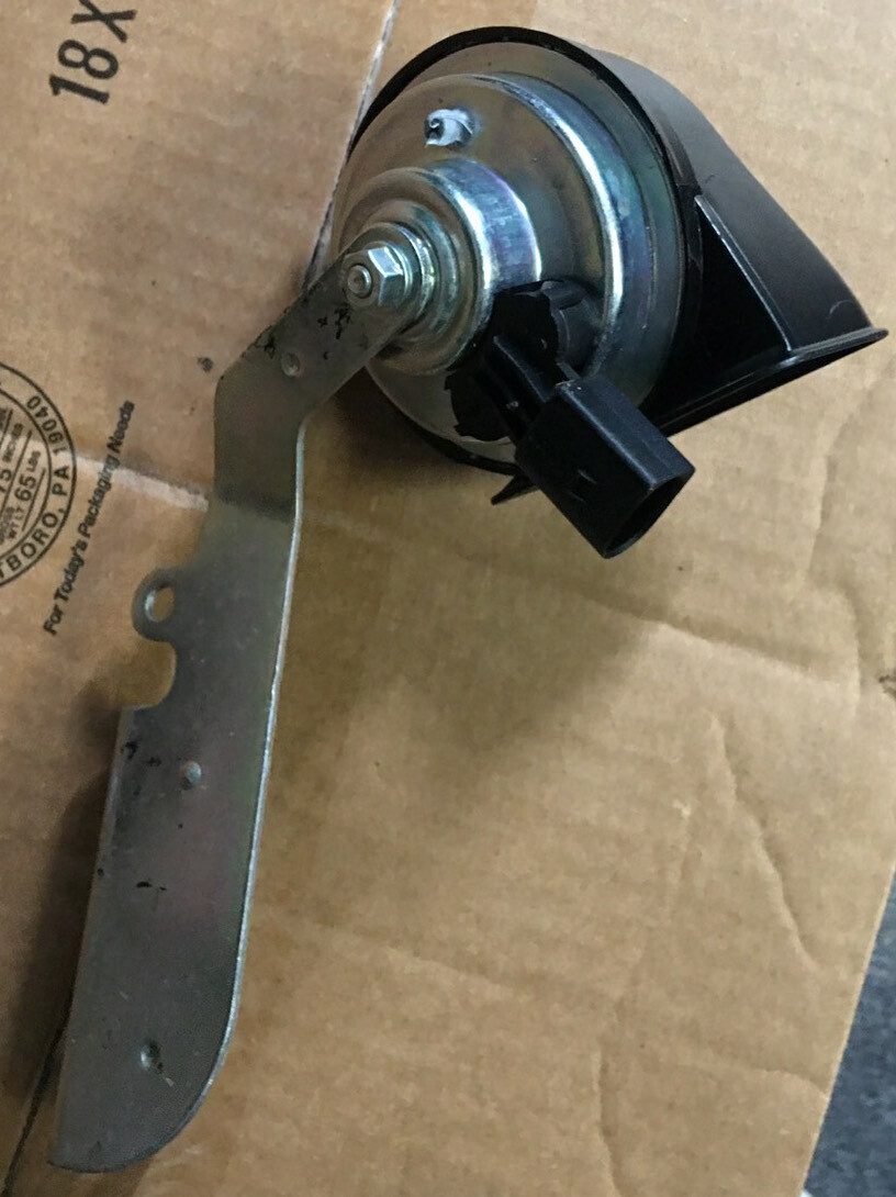 2012-2014 MERCEDES E-class W212 Left Side Signal Horn Low Tone OEM 