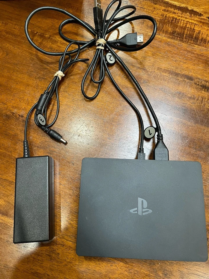 PlayStation 4 VR Bundle CUH-ZVR2 PS4 Virtual Reality, Headset, Camera, One Game - Image 3 of 4