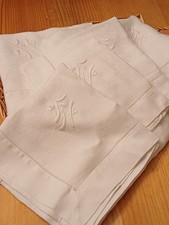 ancienne serviette de table lin damassé brodé 60 cm .