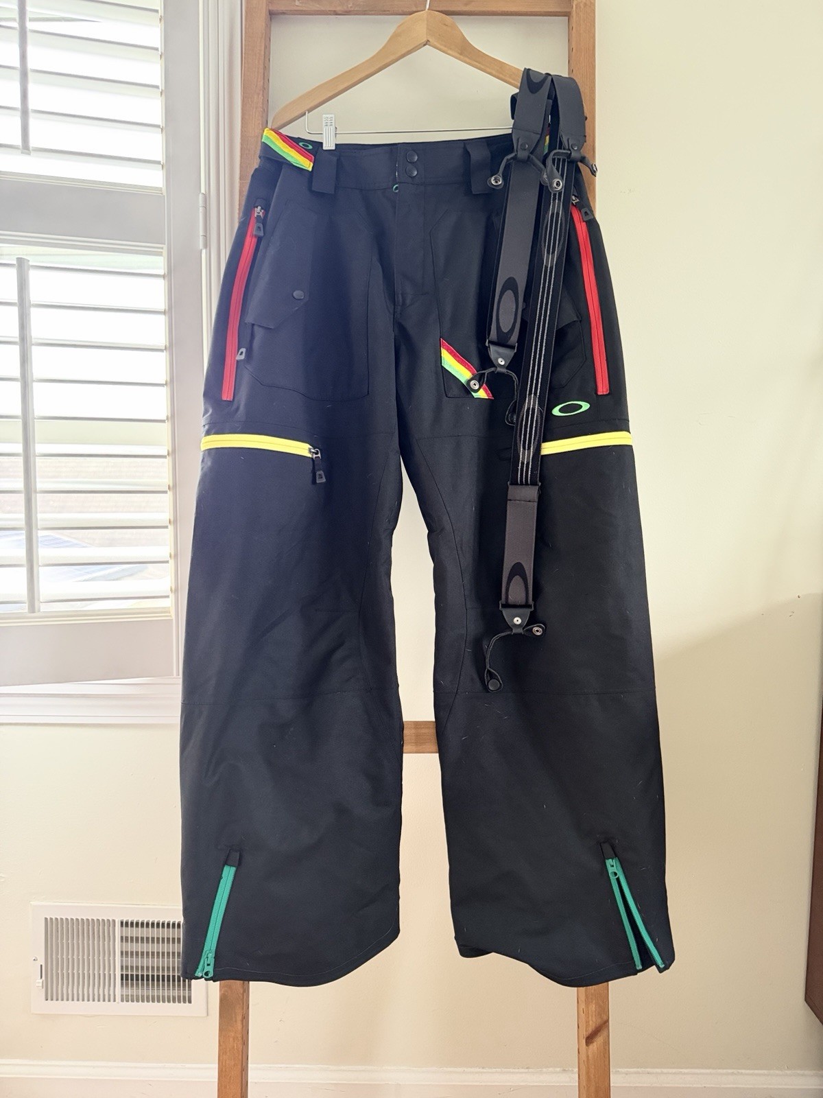 VTG Oakley Snowpants/Black Rasta/Vintage Size Large Loose Fit COMPLETE!