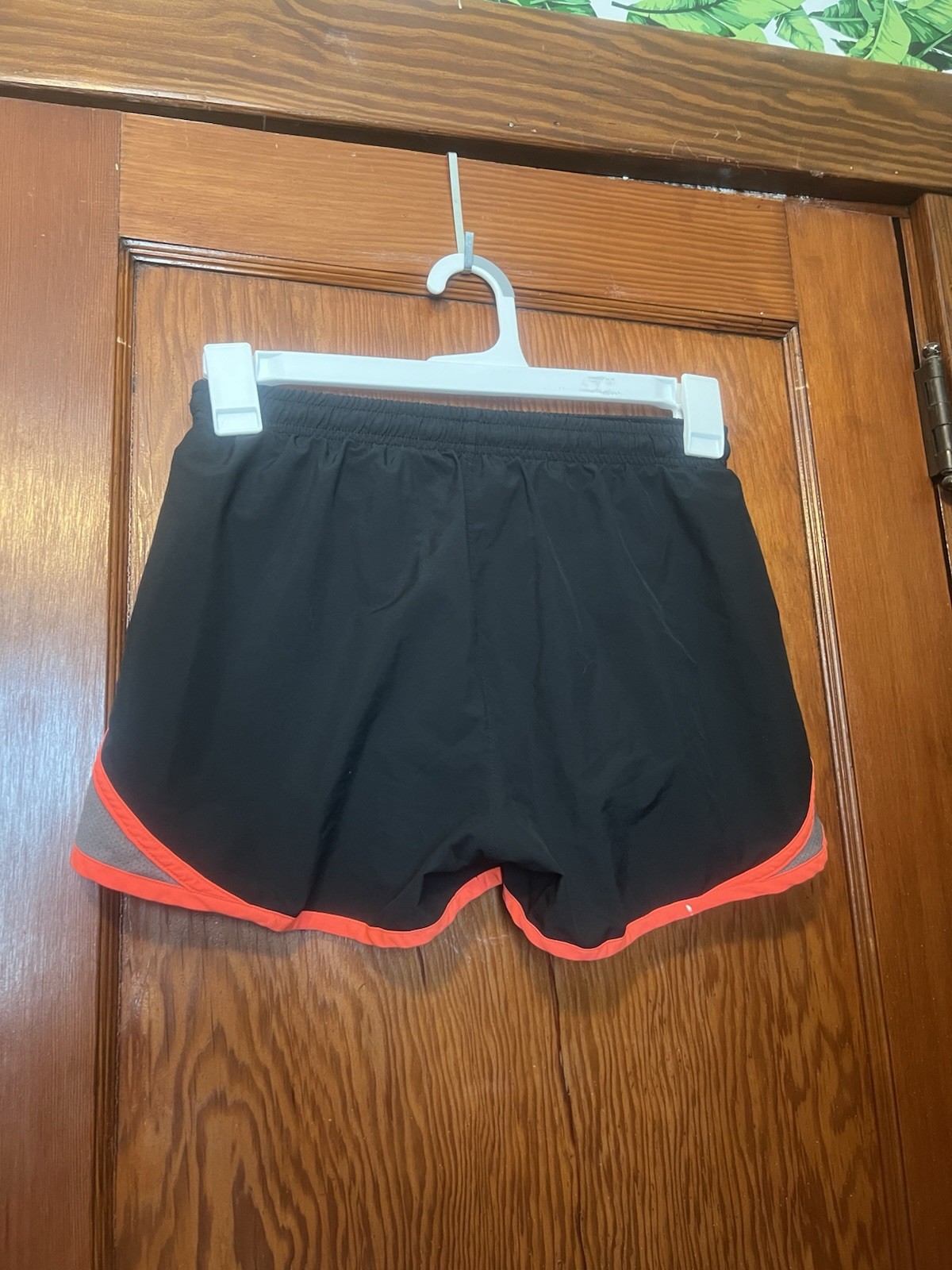 Under Armor Women’s Running Shorts Size Small Athletic Black Orange Gray thumbnail 2