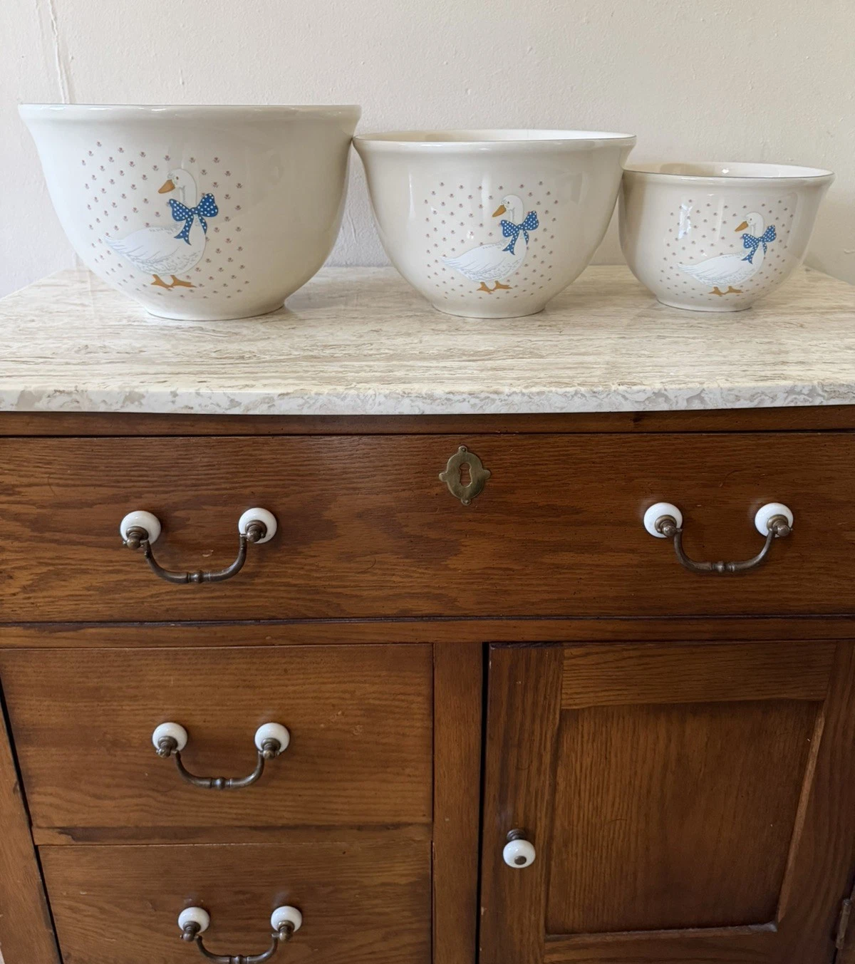 Vintage Aunt Rhody by Brick Oven Goose with Blue Ribbons 3-piece Mixing Bowl Set
Opens in a new wind