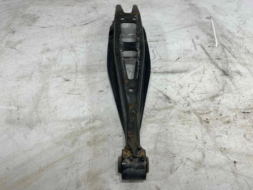 Brazo de control inferior trasero izquierdo del conductor Subaru Forester 2019-2024 OEM Foto 4 de 4