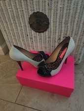 Betsy Johnson Aleta White Stilleto Peep Toe Heel Sz 8