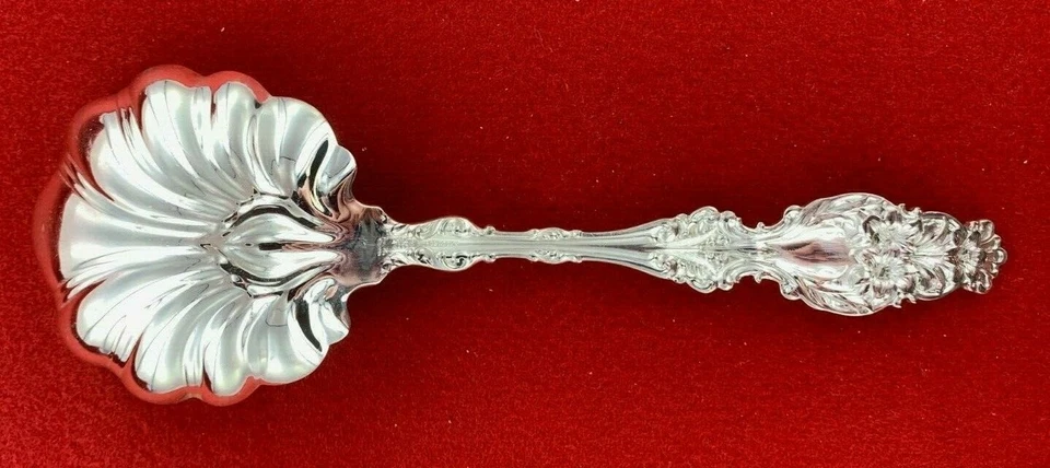 Whiting MFG.Co. Ложка ягодная Lily из чистого серебра без монограммы 7,5 дюйма - Изображение 2 из 2