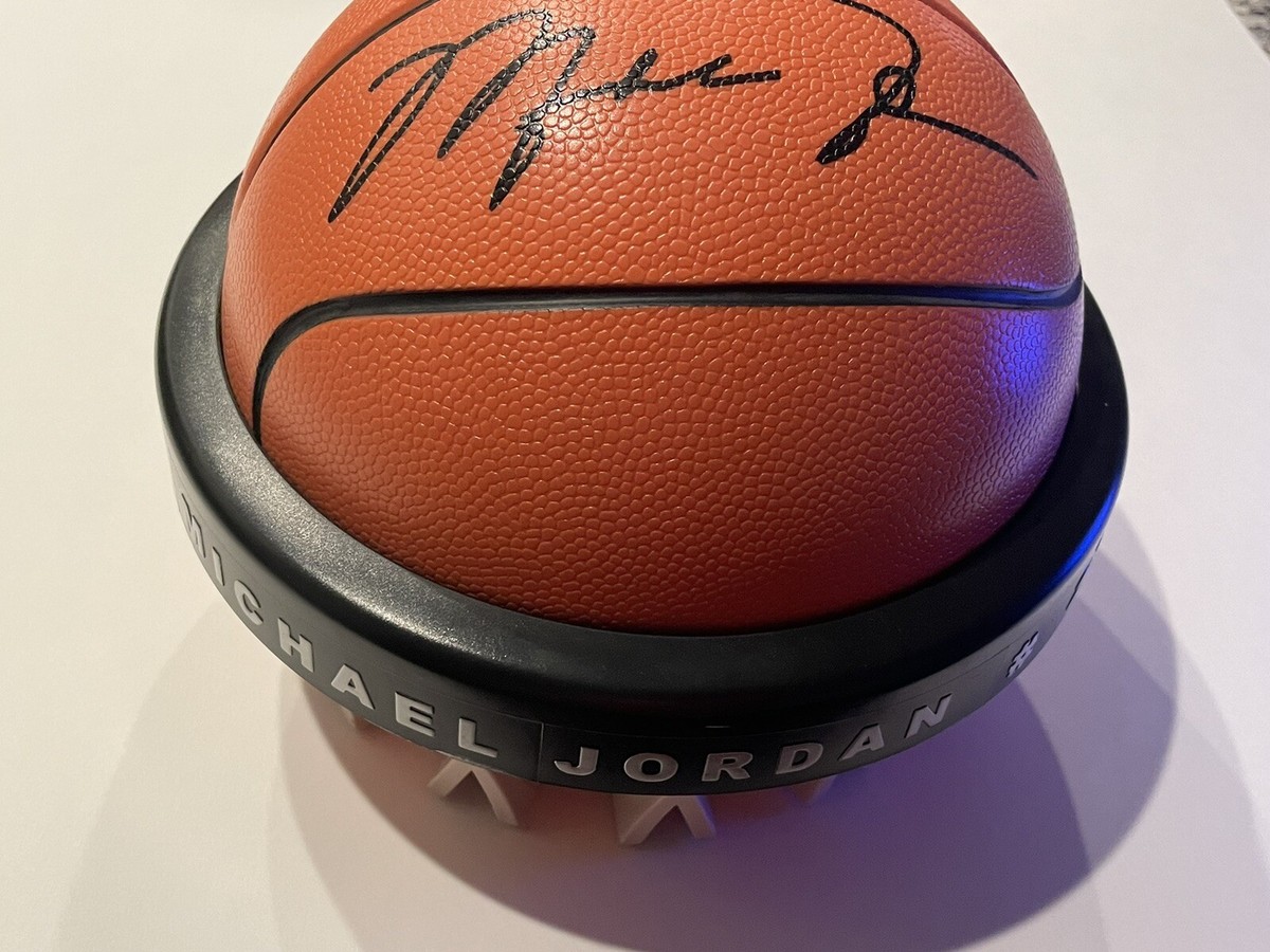 Michael Jordan Chicago Bulls Upper Deck Animated Basketball