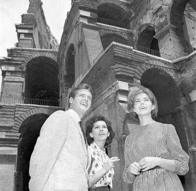 Roger Moore Italian actress Luisa Mattioli and Italian actress and- Old Photo 6
