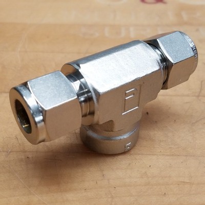 Parker 316 TM62 Union Tee, 1/2'' Tube OD, 1/2'' NPT, 8FBT8N, 8-8-8 OBZ - NEW