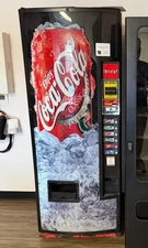 Dixie Narco DN276C-SII Drink Machine 6 selections Ready to place on location.