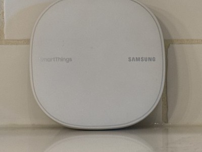 Samsung Smartthings mesh wifi model ET-WV525 with Z-wave plus 7 hubs with cords