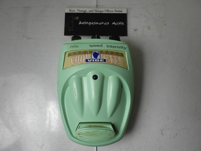 Danelectro Cool Cat Vibe Vibrato Effects Pedal Free USA Shipping