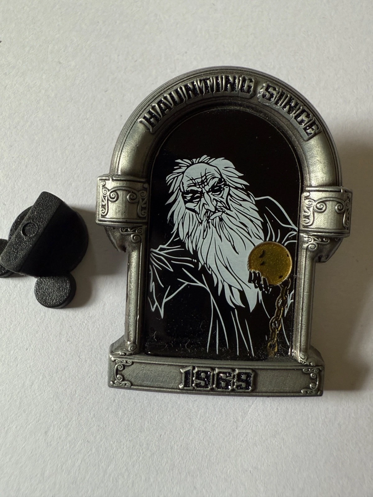 Haunted Mansion Gus Hitch Hiking Ghost Disney Mystery Pin 50th Anniversary