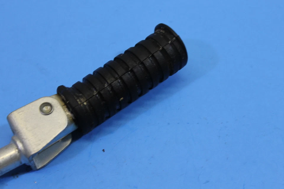 Nuevo de Lote Antiguo Yamaha OEM 1967-1970 YDS5 YM2 DS6 RR Reposapiés Reposapiés Clavija 172-27430-00 Foto 2 de 4