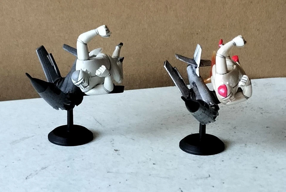 Gigantor/Robot Volador BACKUS Juego de Dos Mini Figuras/Colorear, Blanco y Negro Foto 4 de 4