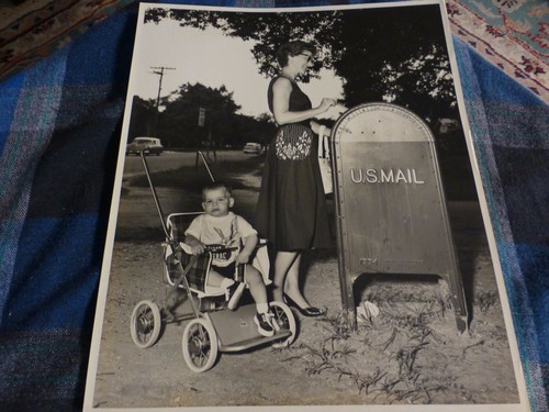 1950's WOMAN AT U.S. MAIL BOX W/ CHILD B&W PHOTOGRAPH St. Petersburg, FL Rare VG - Picture 2 of 8