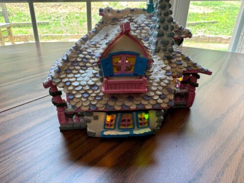 Disney Direct Toontown Minnie Mouse beleuchtetes Haus Weihnachten Feriendorf - Bild 5 von 8