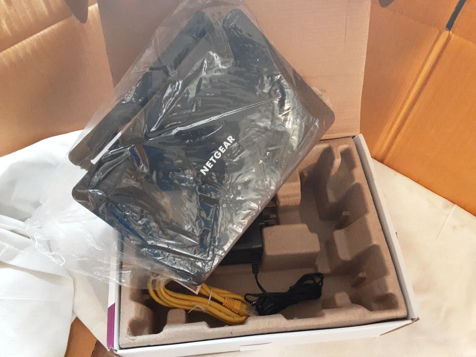 Netgear D6000 AC750 WiFi ADSL2 Modem Router 300 + 450 Dual Band Gigabit - Image 3 of 4