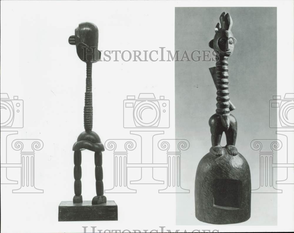 Photo Little French Girl And Helmet Mask Sculptures - Lra924