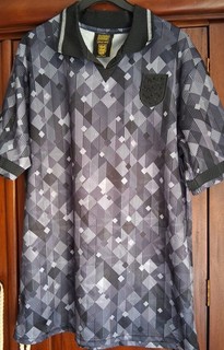 England SCORE DRAW official Retro Football Shirt. It Has Pulls And Tags XL