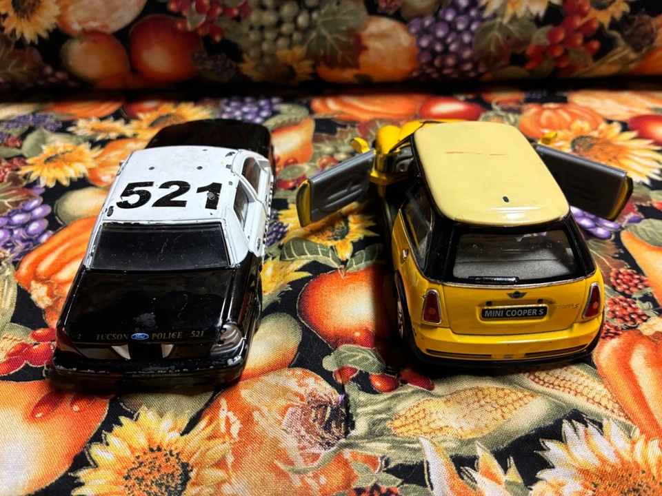 JADA & KINSMART Lot of 2 Crown Victoria POLICE Interceptor & Mini Cooper DIECAST - Image 4 of 4