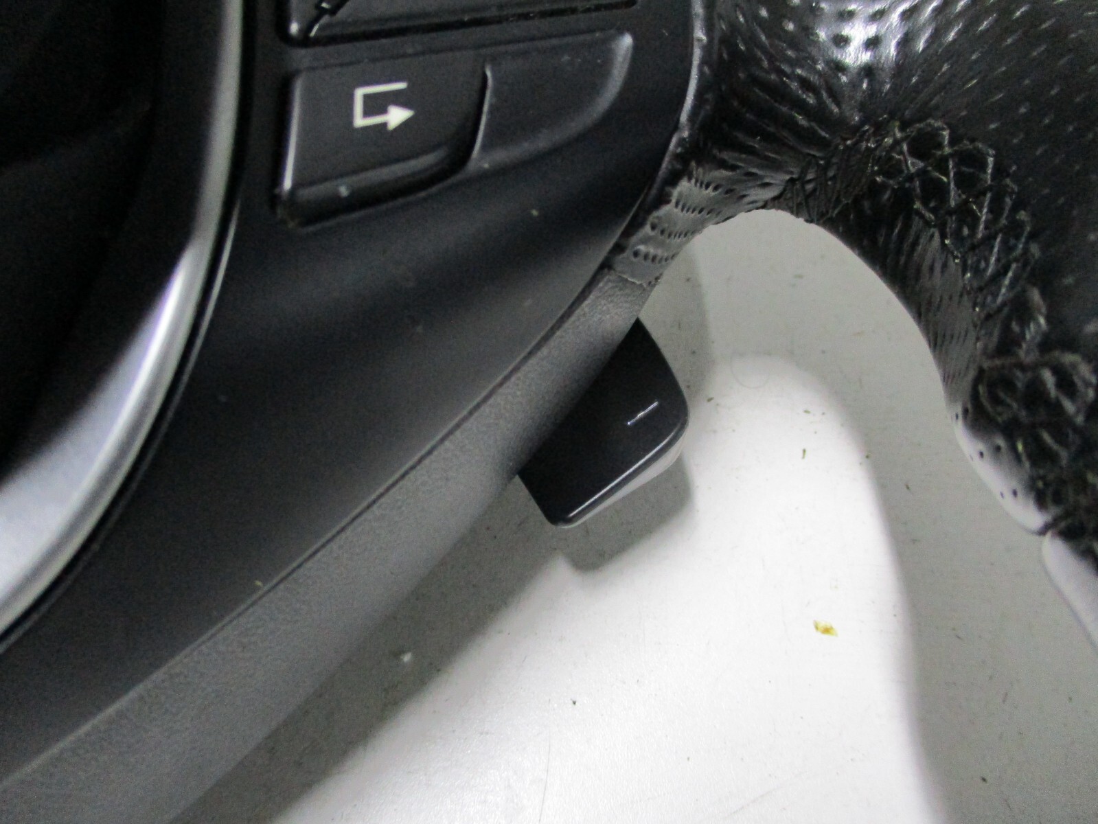 Mercedes E220 W212 Steering Wheel A2184600618 Black Leather Paddle 2014