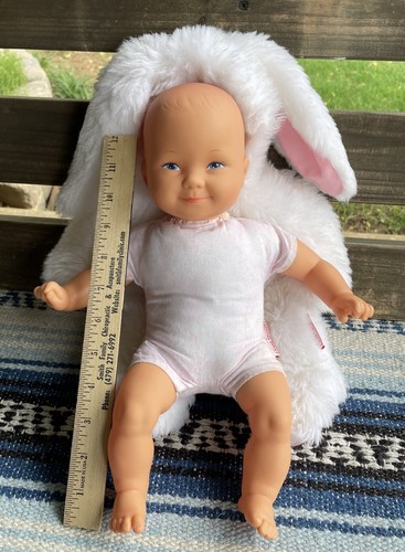 ✅Vtg 1998 Anne Geddes Baby Doll 14", Blue Eyes White Removeable Bunny Suit - Picture 2 of 19