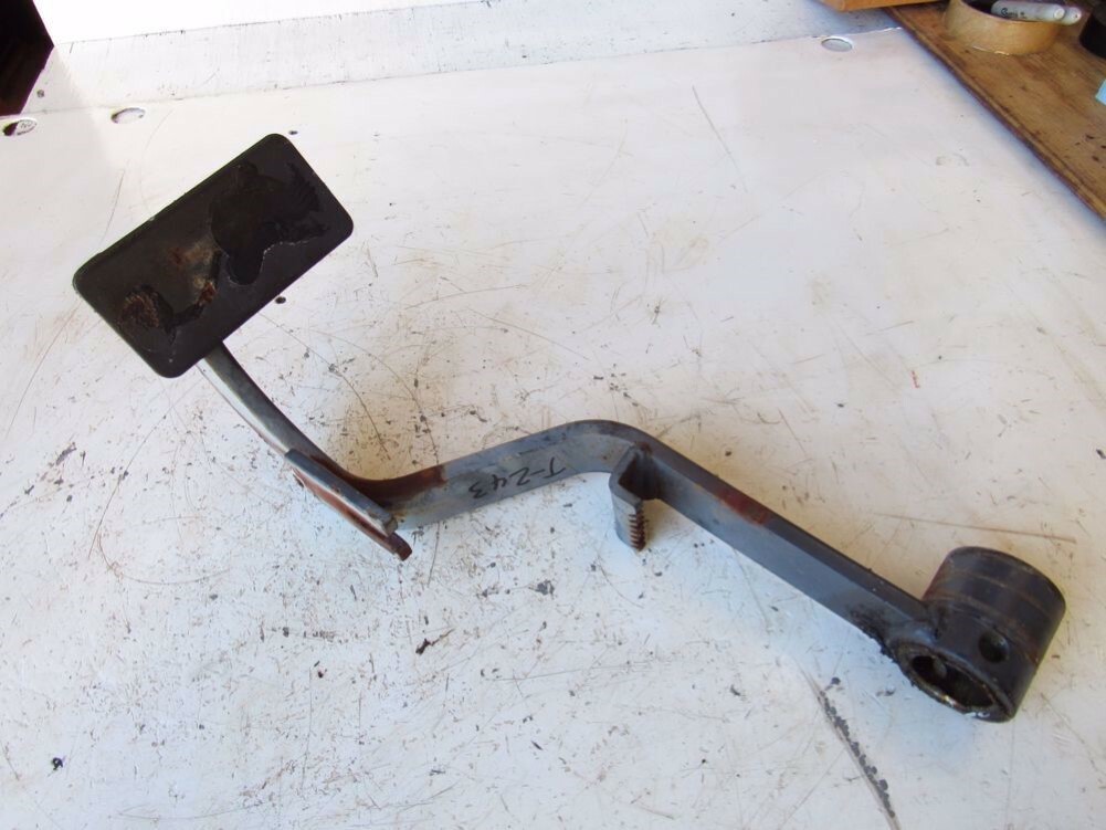 Kubota 3A011-67210 LH Left Brake Pedal M4700 M5400 Tractor 3A011-67213 3A111-672 Kubota 3A011-67210 LH Left Brake Pedal M4700 M5400 Tractor 3A011-67213 3A111-672