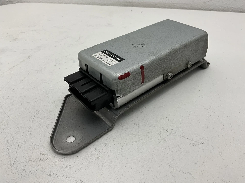 Módulo de control de bomba de combustible Acura MDX 2013 37720RWCA01 OEM Foto 3 de 4