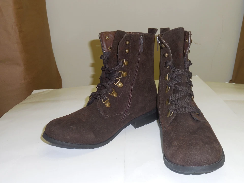 Botas de moda Forever para mujer marrón oscuro de gamuza con cremallera lateral media pantorrilla tallas 5-10 Foto 4 de 4