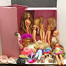 BARBIE Fashion Doll Case 1985 Mattel, 12 Dolls, One Dog, Various Clothing - B11