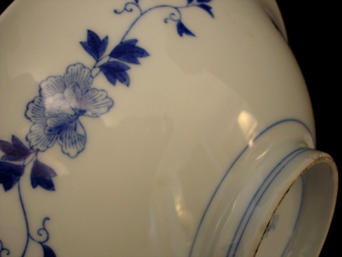 8 3/4" JAPANESE SHOWA PERIOD FUKAGAWA BLUE & WHITE FOOTED BOWL - Picture 8 of 10